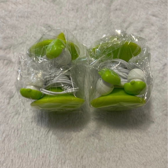 Jim Beam Apple Bundle of 2 head phones and 1 popsocket - Picture 2 of 5